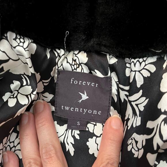 Y2K Forever 21 Faux Fur Bolero Jacket Small Black Short Sleeve Topper Coquette - Picture 7 of 11